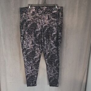 Torrid 2x Monochrome Patterned Leggings